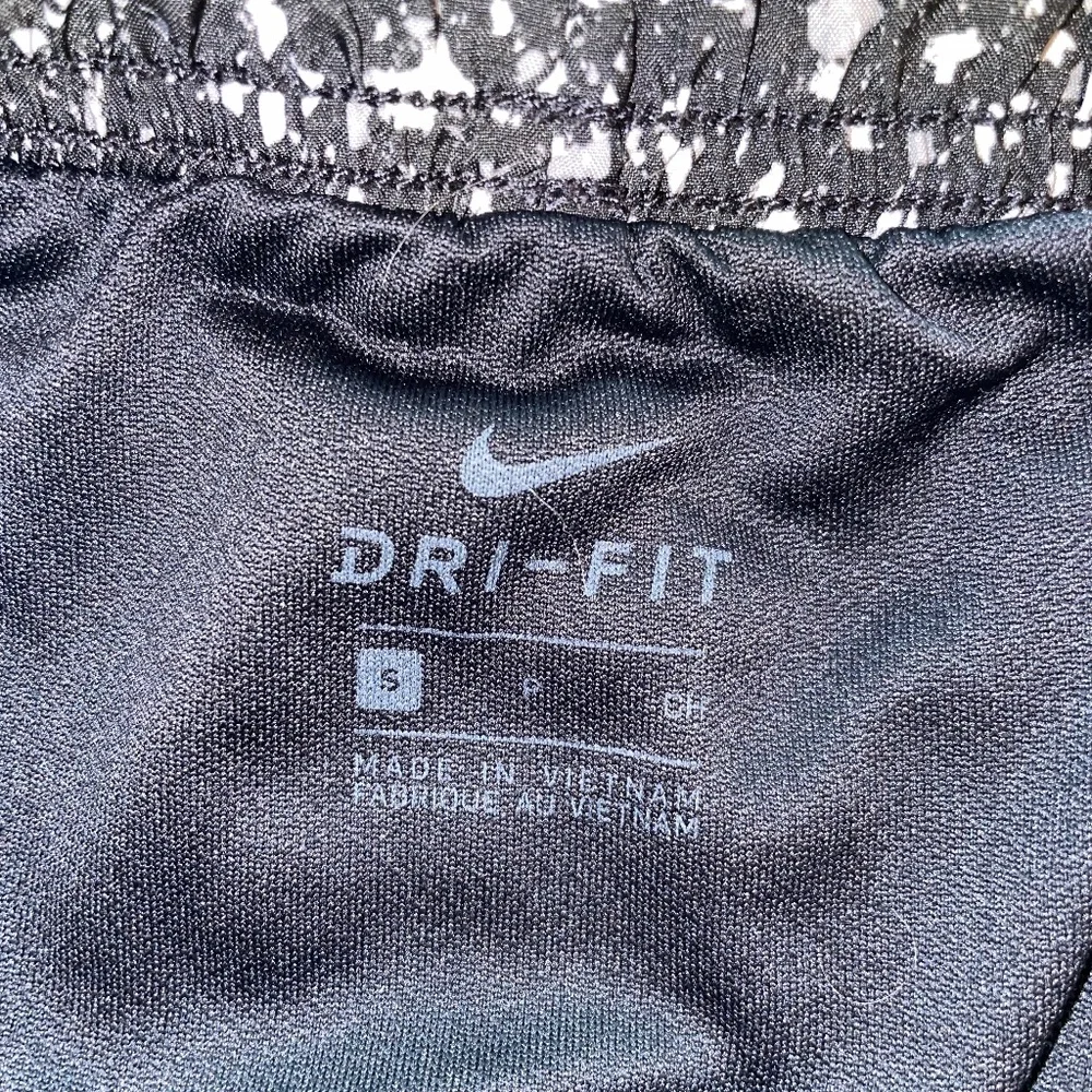 Shorts - Picture 3 of 3